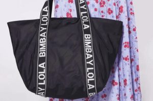 Este es el nuevo bolso de Bimba y Lola que horrorizaría a nuestras abuelas  pero arrasará entre la Generación Z